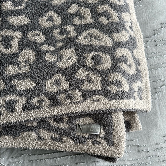 Barefoot Dreams In The Wild Throw Blanket Linen/Graphite - Picture 5 of 7